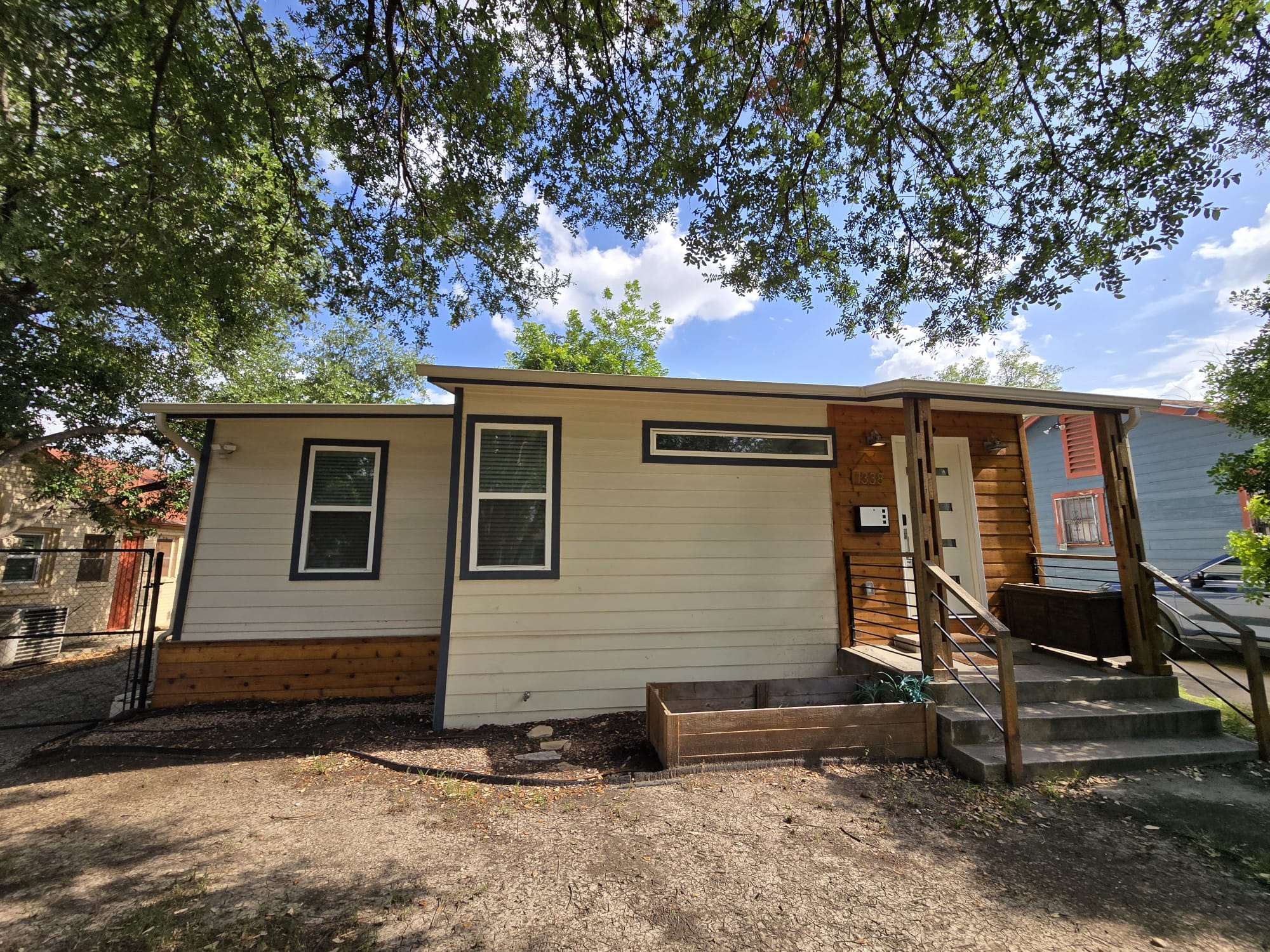 1338 West Elsmere Place
