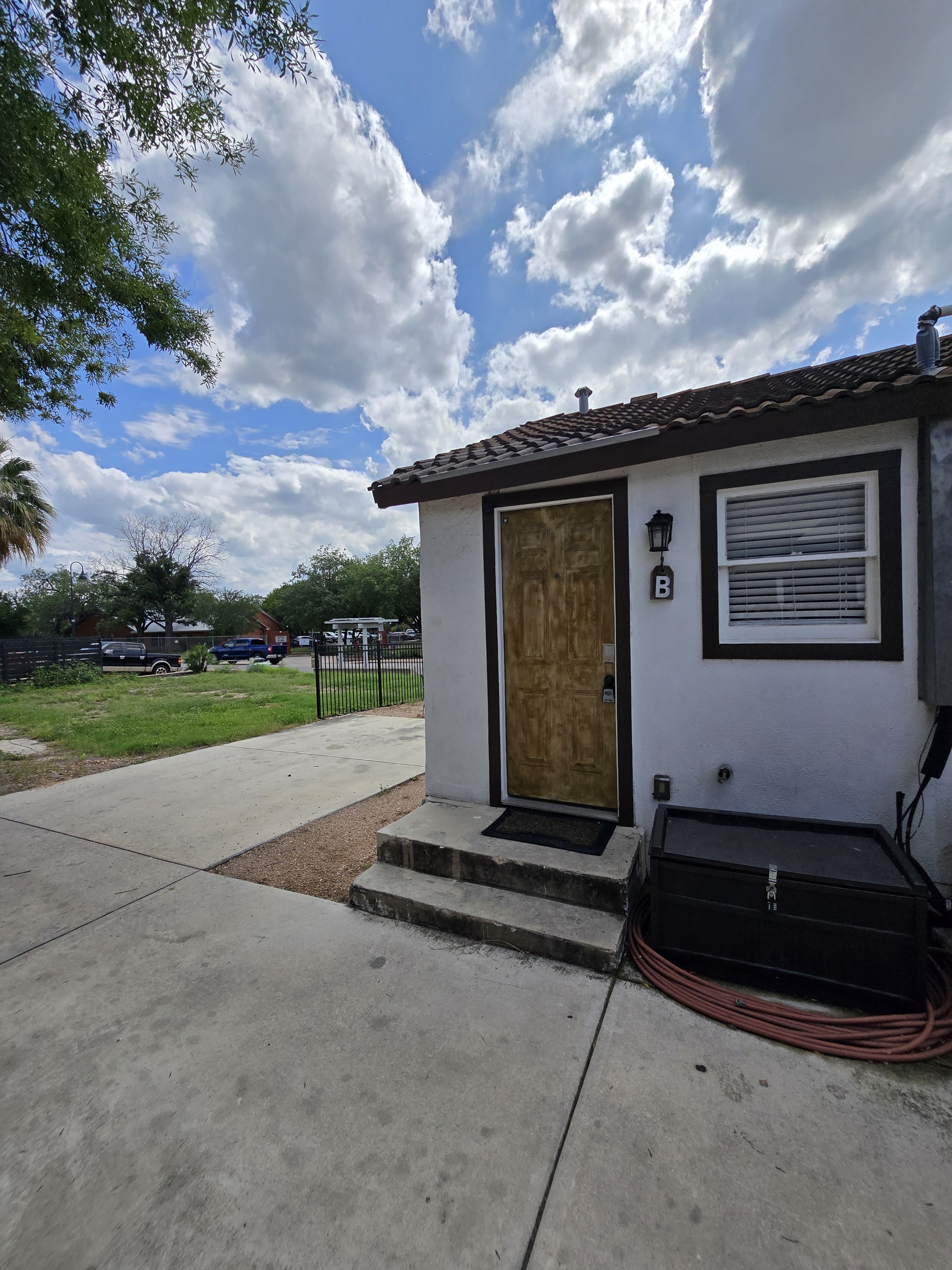 1106 Mission Rd - B
